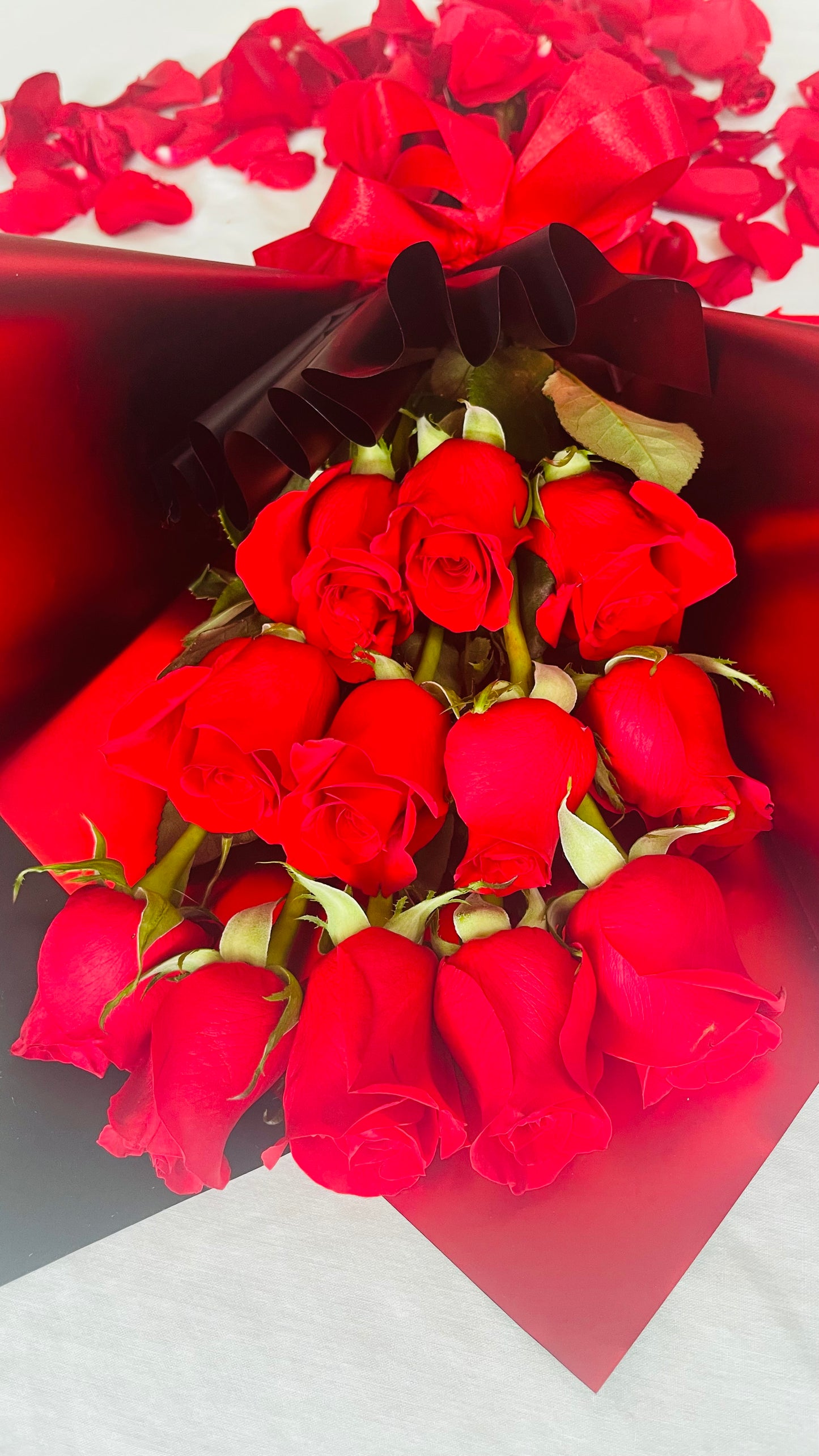 Fresh Red Rose Bouquet with Rose Petals Gift Set, Kraft Box Presentation