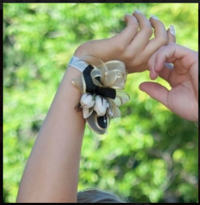 Corsage + Boutonniere Elegance Gold